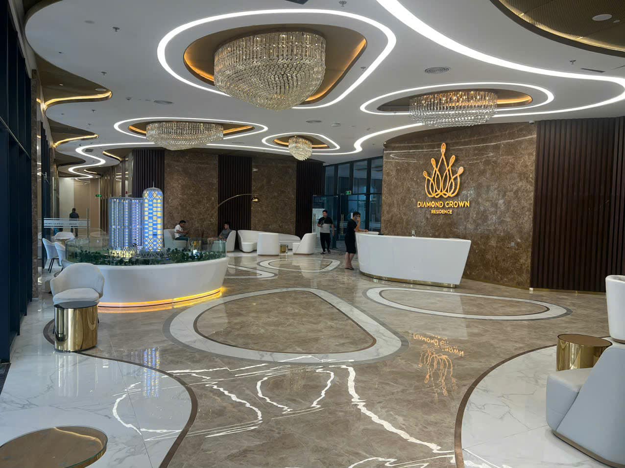Sảnh lễ tân và sảnh chờ Lounge Diamond Crown Hải Phòng